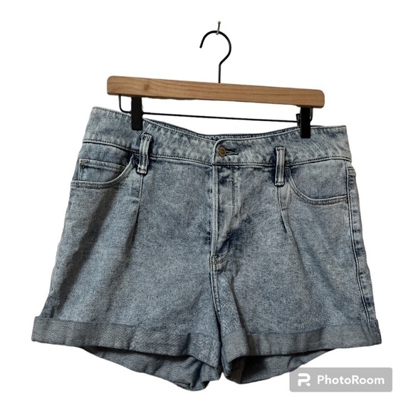 Hollister Ultra-High Rise Mom Short 3” Size 33 - Picture 1 of 4